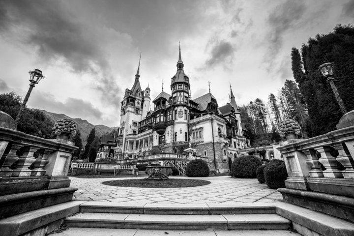 Dracula's Castle, Brasov and Peles Full-Day Tour from Bucharest