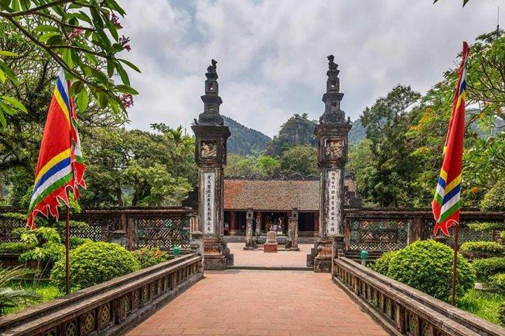 Tam Coc Hoa Lu Ancient Capital Deluxe Tour depart from Hanoi Old Quarter