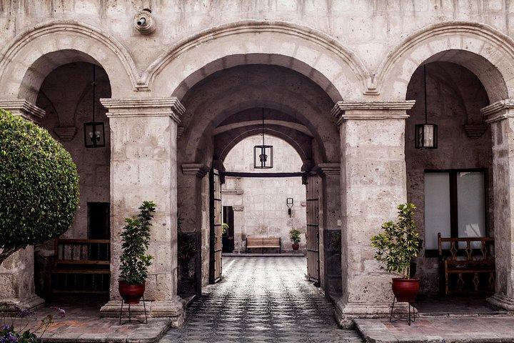 Afternoon : Arequipa Walking tour