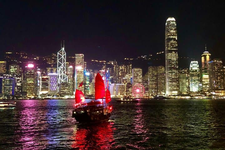 Dynamic City Night Walking Tour