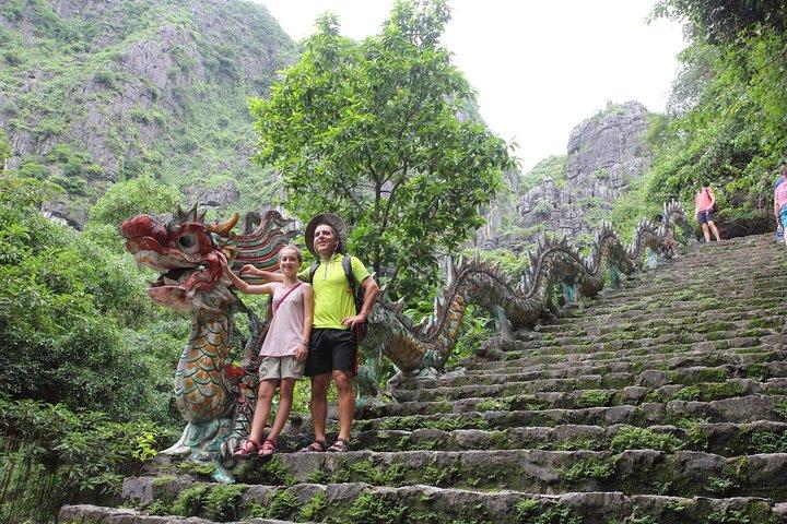 Full-Day Trang An, Hoa Lu and Mua Cave Tour with Lunch