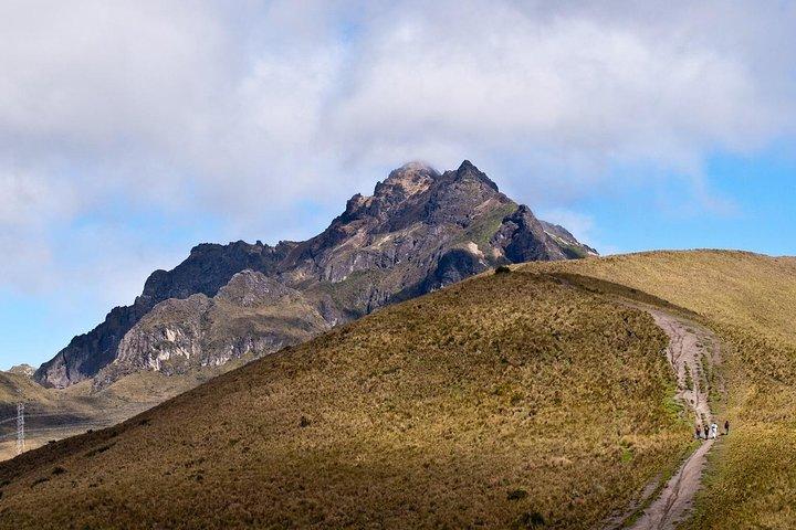 Private Tour: Mitad del Mundo Museum, Pululahua Crater & Quito´s TelefériQo