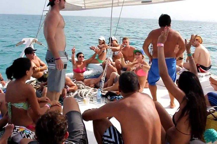 Adults Only Party Cruise to Isla Mujeres Free one-way pickup