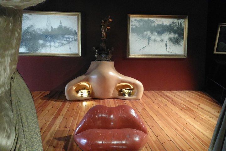 Dalí Museum and Costa Brava Small Group Tour from Girona