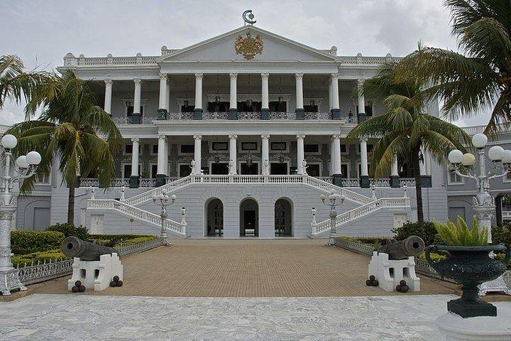 Guided Tour Of Falaknuma Palace, Hyderabad With Lunch