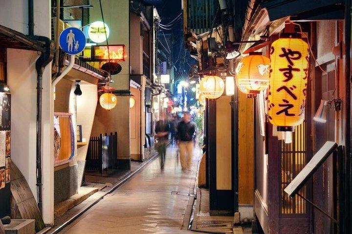 Kyoto Private Night Tour with a Local – Bars, Bites & Culture