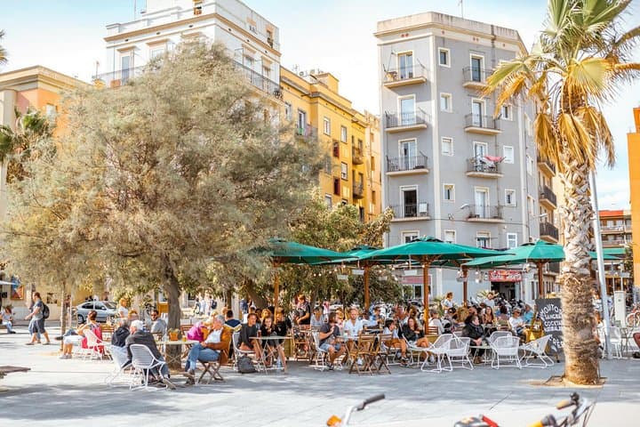 Barcelona: Private & Custom Walking Tour with a Local (8-hours)