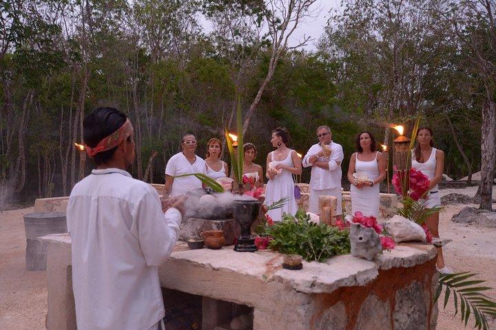 Maya Temazcal Night Ceremony from Cancun with Cenote Swim and Dinner