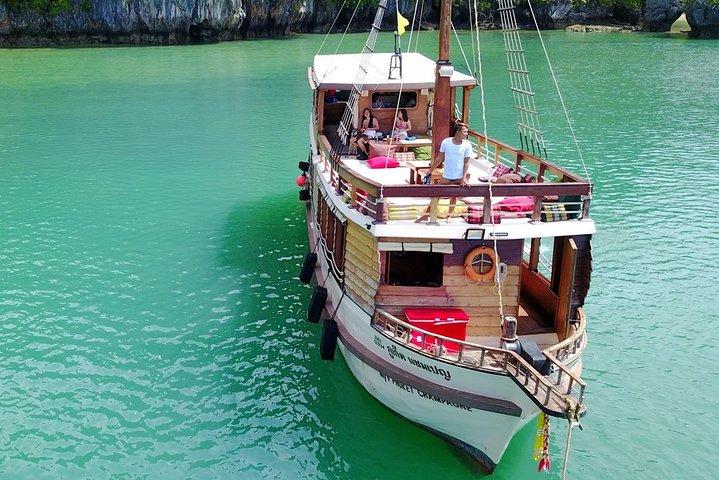 - Comfortable boat for cruising in Phang Nga Bay - The "Must-Do"!