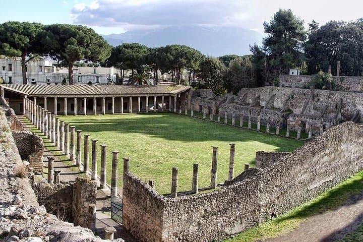 Private Tour Rome to Pompeii in private vehicle