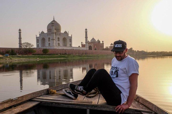 From Jaipur: Taj Mahal Sunrise & Agra Fort Private Tour