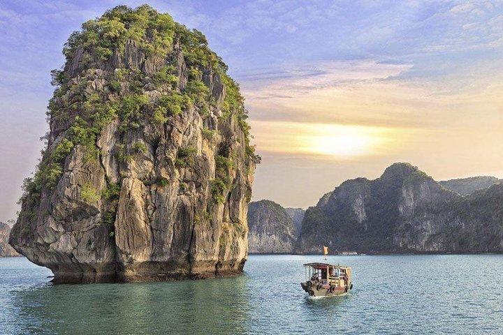 2 Days Halong Bay 3* Cruise Including Transportation from Hanoi