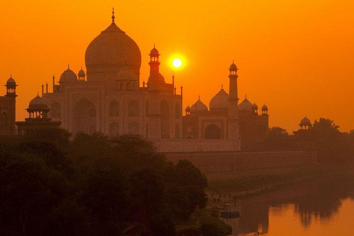 From Jaipur: Taj Mahal Sunrise & Agra Fort Private Tour