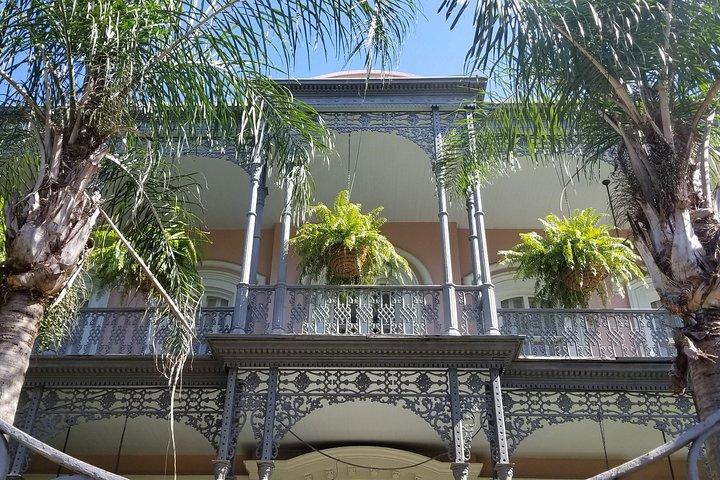 Small-Group Glamorous Garden District Tour