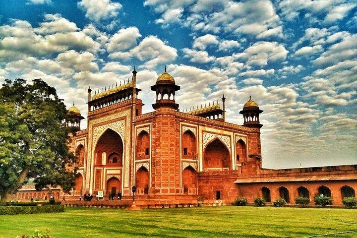 Private Full-Day Sunrise Taj Mahal and Agra City Tour