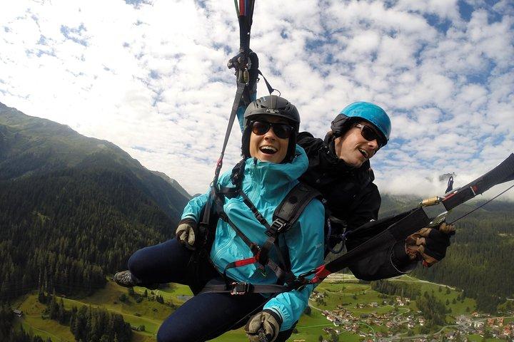 Davos Absolutely Free Flying Paragliding Tandem Flight 1'000 Meters High