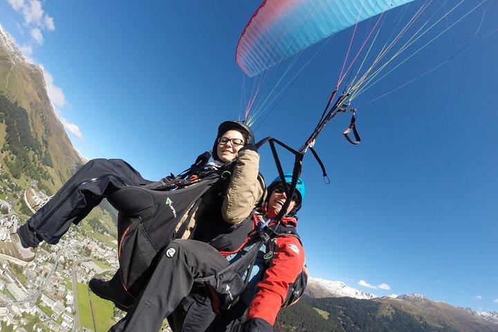 Davos Absolutely Free Flying Paragliding Tandem Flight 1'000 Meters High