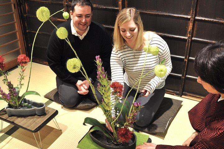 Ikebana Experience in Kyoto Townhouse