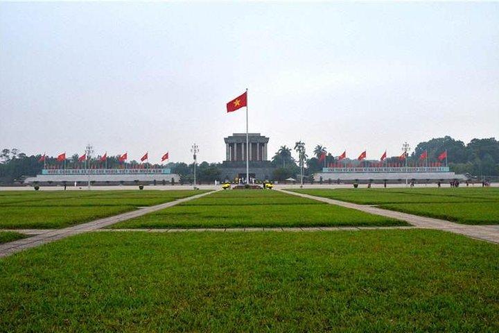 Deluxe Group Hanoi Sightseeing Including Puppet Show