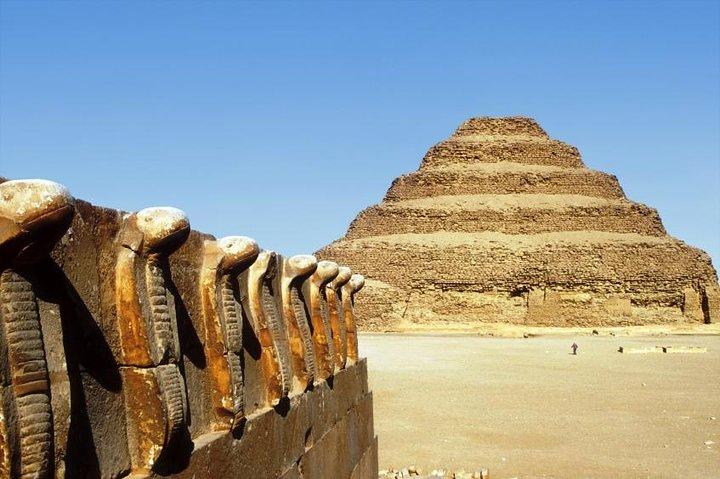 8 Hours Tour to Giza Pyramids, Sphinx, Sakkara Pyramids & Memphis