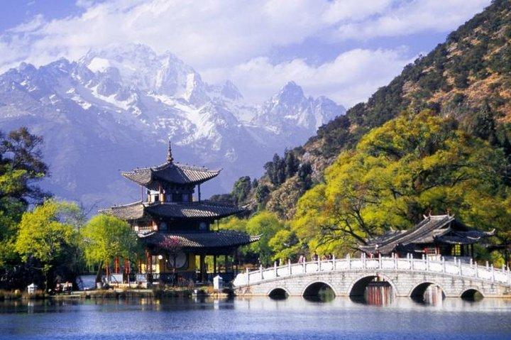 Private Lijiang Day Trip to Upper Tiger Leaping Gorge and Black Dragon Pool