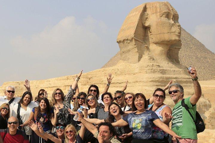 From Cairo: 1-Day Tour to Giza Pyramids & Egyptian Museum