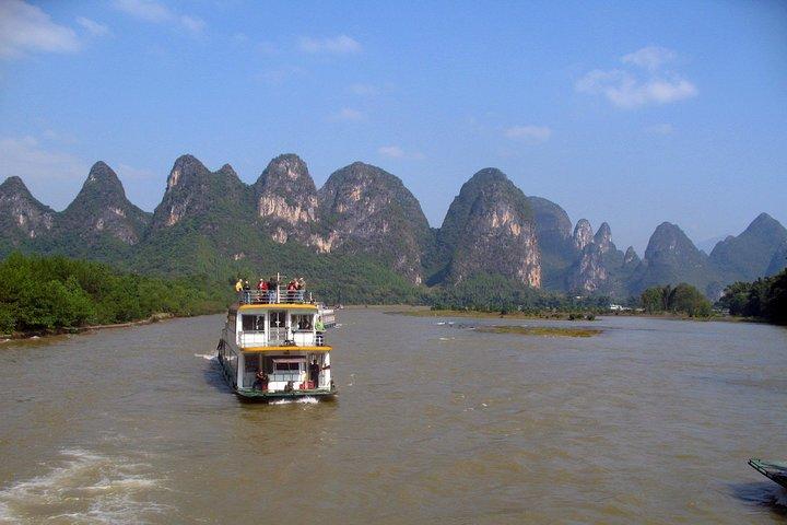 Li River Cruise and Yangshuo Private Day Tour from Guilin