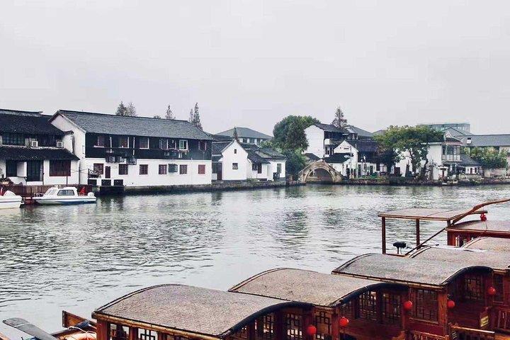 Shanghai Private Tour: Zhujiajiao Sightseeing and Huangpu River Night Cruise