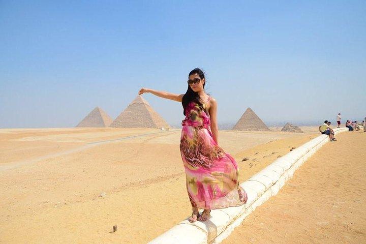 Private Tour Giza pyramids ,Egyptian museum and Local Bazars