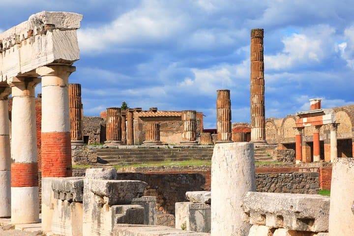 Pompeii Skip-the-Line Entrance & Guided Tour with an Archeologist
