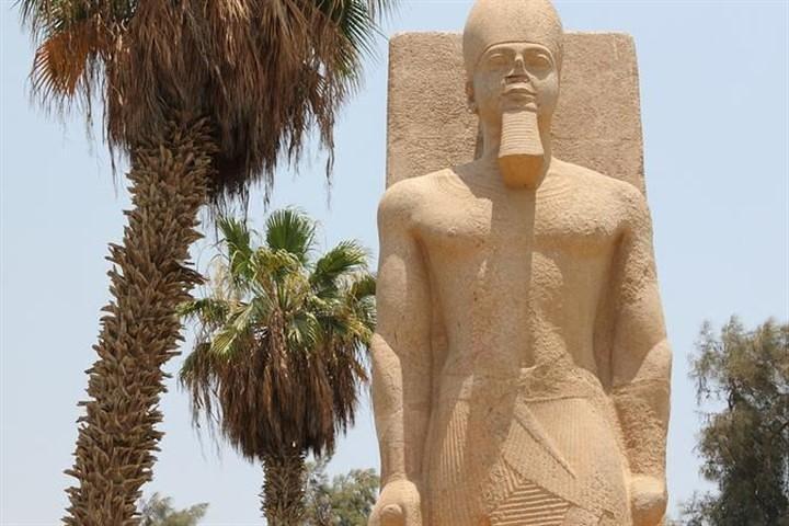 Day Tour: Giza Pyramids Sphinx Memphis and Saqqara