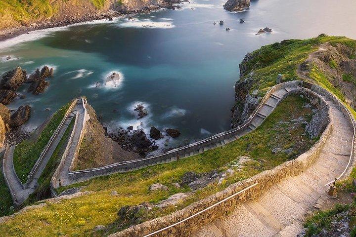 Gaztelugatxe Access, Bermeo & Gernika guided tour from Bilbao