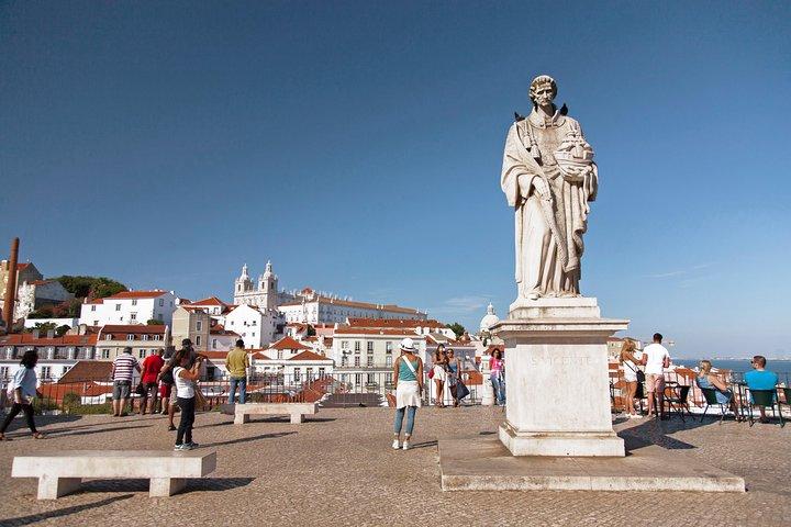 Lisbon Golden Age 4H Private Tour with Van and Local Guide