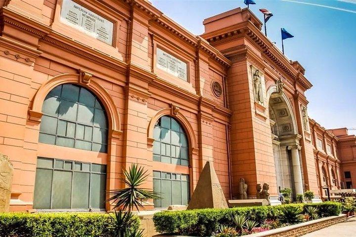 Private Tour Giza Pyramids & Egyptian Museum & Camel ride