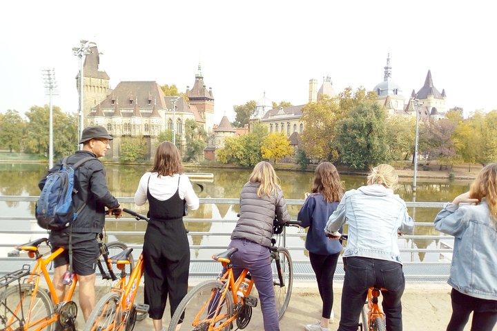 Budapest Historic Downtown Bicycle Tour in small groups