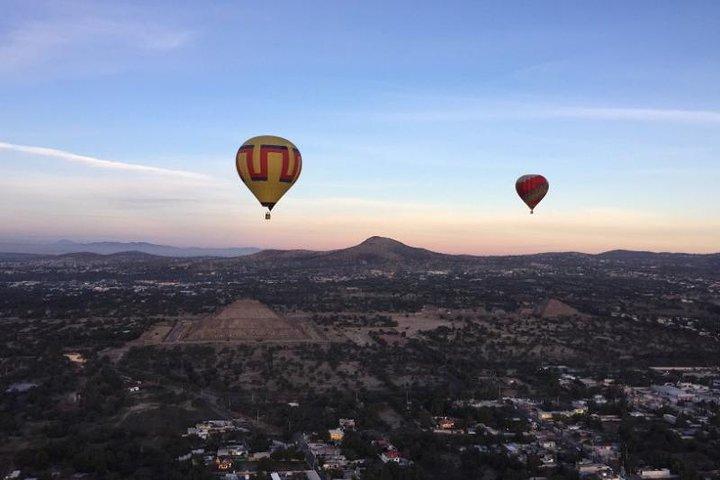 Full-Day Teotihuacan Hot Air Balloon Tour from Mexico City Including Transport