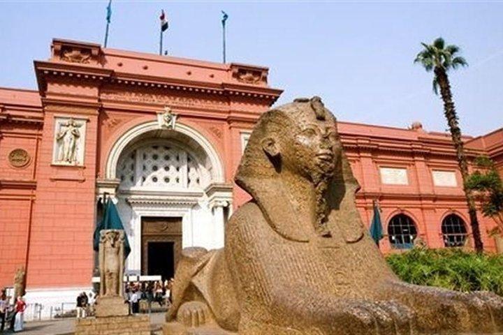 Private Tour Giza Pyramids & Egyptian Museum & Camel ride