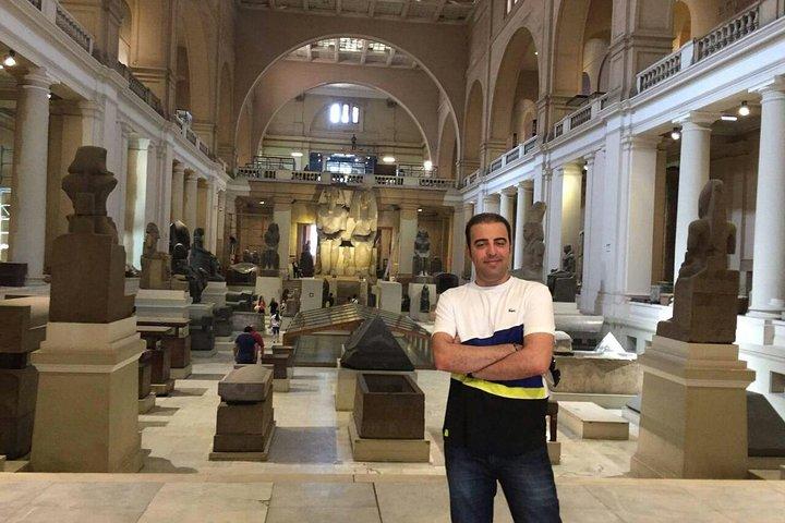 8-hours private tour Giza pyramids ,sphinx, Egyptian museum and sound light show