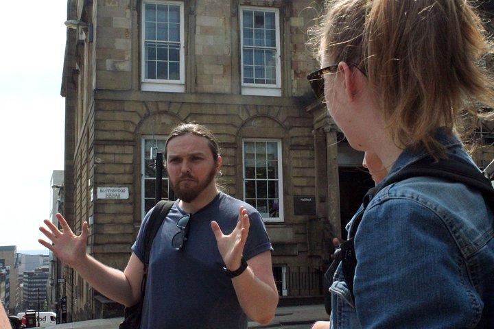 Glasgow: Pubs & History Walking Tour with Beer Tasting