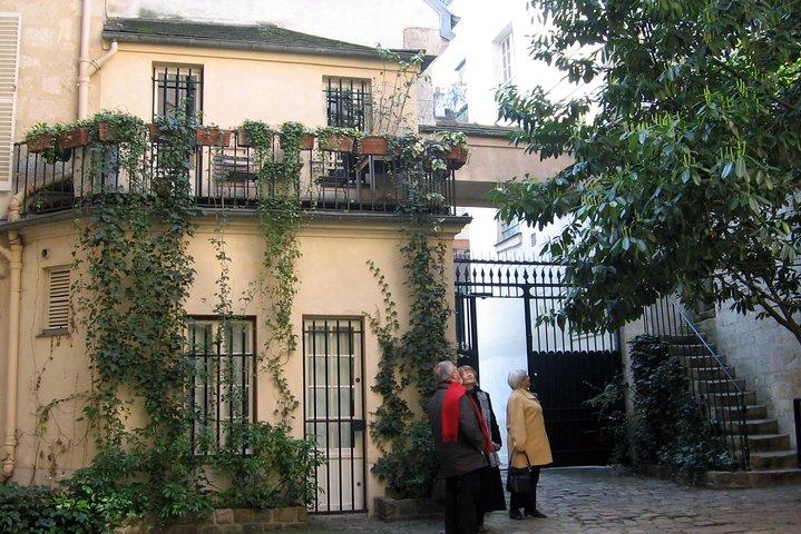 Chic and Classic: Saint-Germain-des-Prés Lifestyle Walking Tour