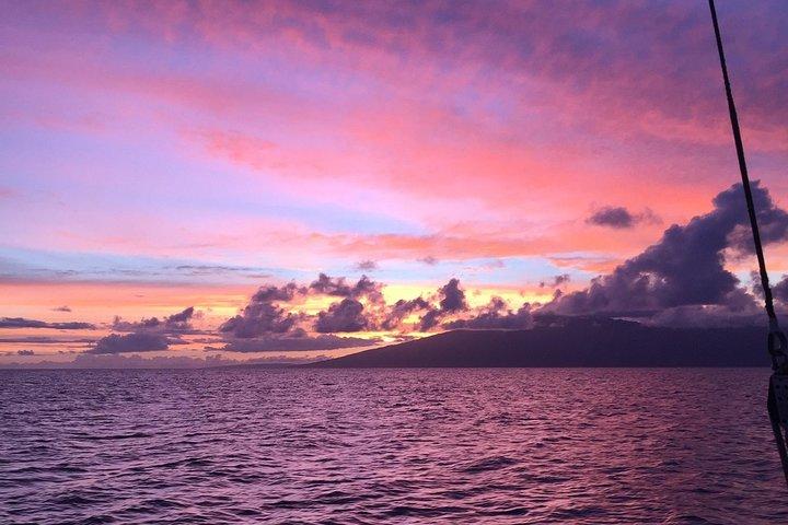 Maui: Original Sunset Cruise with Open Bar from Ka’anapali Beach