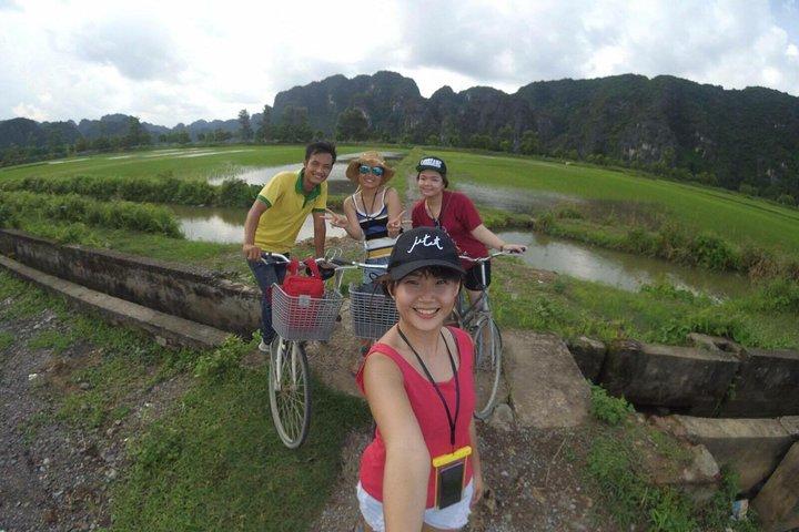 Tam Coc Ninh Binh - Hoa Lu - Deluxe Daily group Tour