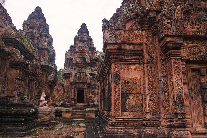 Private One Day Trip to Lady Temple & Big Circle Tour