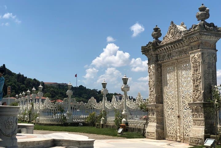 Istanbul Combo: Bosphorus Cruise & Dolmabahce Tour