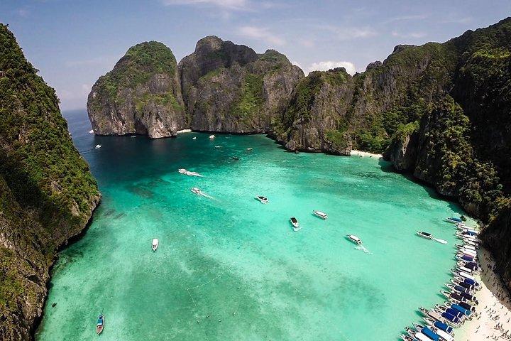 Beat the Crowds: Earlybird Phi Phi Islands by Speedboat