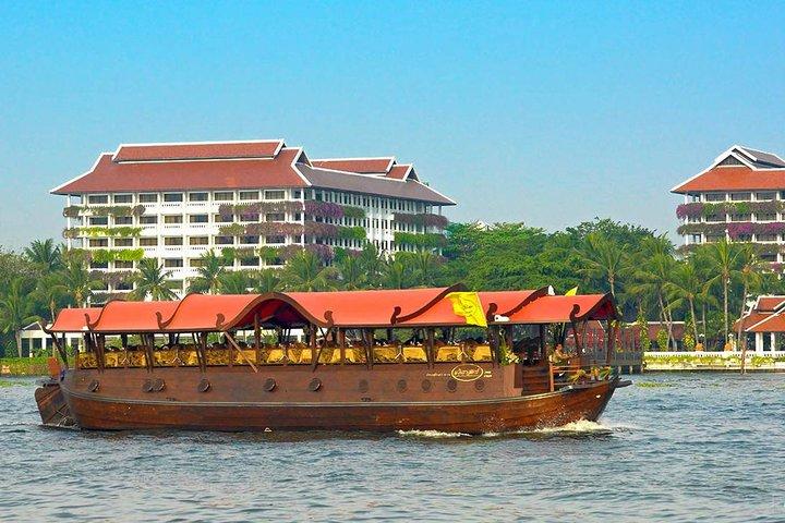 Manohra 5-Star Luxury Dinner Cruise with Pre-Canapés in Bangkok