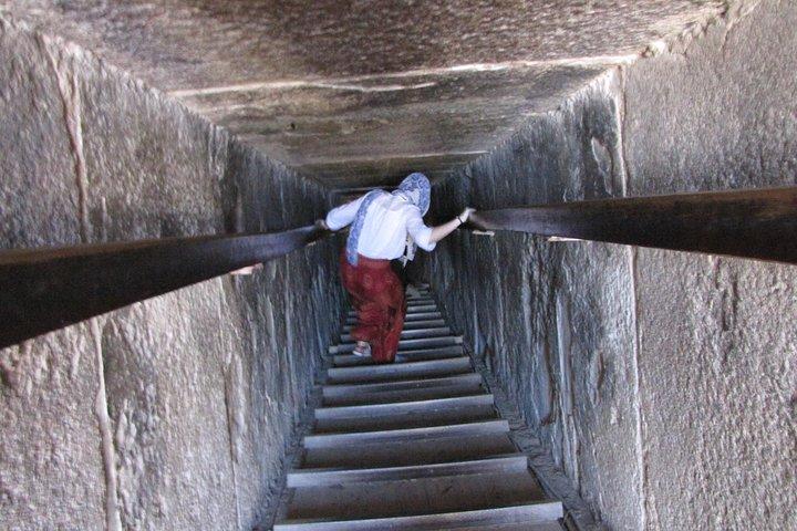 8-Hours Tour to Giza Pyramids, Sphinx, Sakkara Pyramids & Memphis