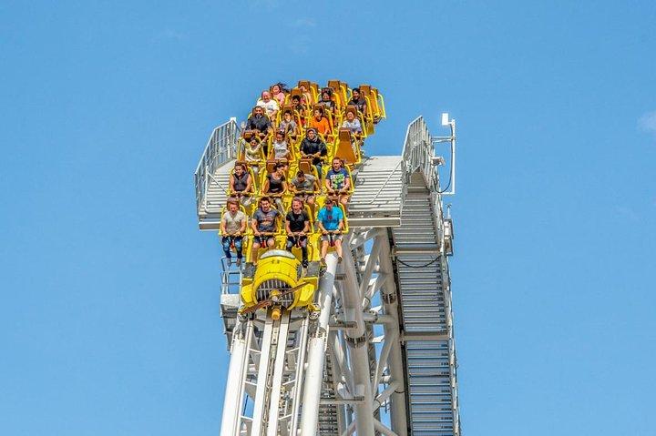 Abu Dhabi Combo Ticket: Ferrari World and Yas Waterworld with transfers