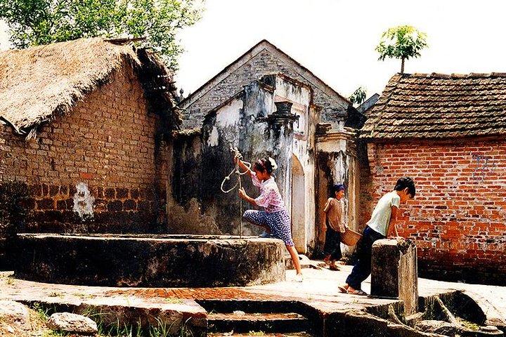 Cu Da and Van Phuc Villages: Private Tour from Hanoi
