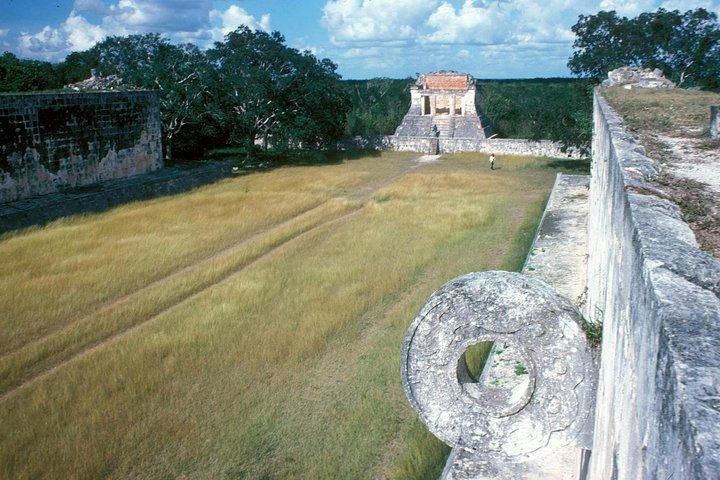 Chichen Itza Basic Tour: Sacred Cenote, Lunch, and Valladolid